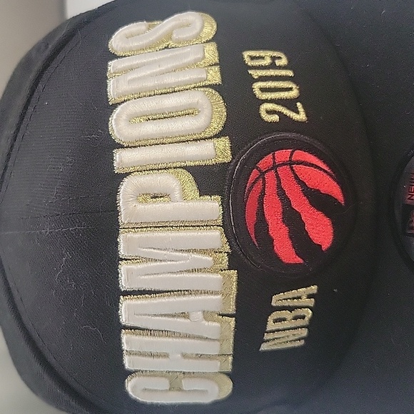 CHAMPIONS NBA RAPTORS 2019 HAT ONE SIZE FITS MOST BLACK AND WHITE WITH HOLD TRIM - Picture 3 of 10